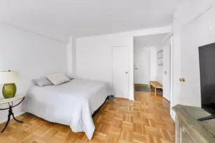 305 E 72nd St, New York City, NY 10021 - Photo 3