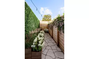 401 E 35th St, New York City, NY 11203 - Photo 21