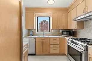 190 E 72nd St, New York City, NY 10021 - Photo 9