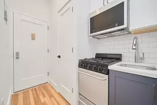 353 W 44th St, New York City, NY 10036 - Photo 5