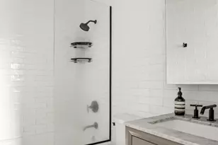 240 E 47th St, New York City, NY 10017 - Photo 9