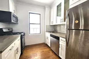 21-28 35th St, New York City, NY 11105 - Photo 3