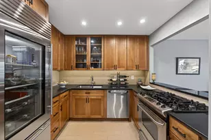 296 W 10th St, New York City, NY 10014 - Photo 3