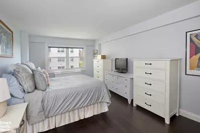 520 E 76th Street #10G, New York City, NY 10021 - Photo 5