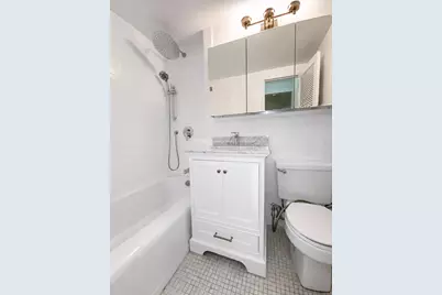 333 E 46th Street #2G, New York, NY 10017 - Photo 5