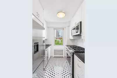2 Charlton Street #7A, New York City, NY 10013 - Photo 3