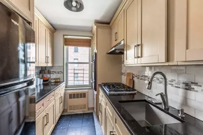 651 Vanderbilt Street #5K, Brooklyn, NY 11218 - Photo 5