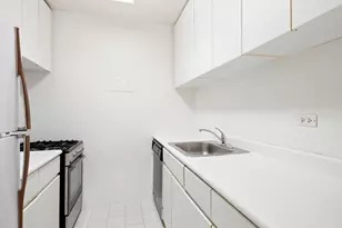 235 E 40th St, New York City, NY 10016 - Photo 9