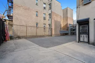 31-30 14th St, New York City, NY 11106 - Photo 9