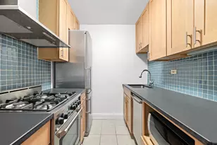 101 W 12th St, New York City, NY 10011 - Photo 3