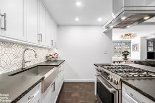 315 W 70th St, New York City, NY 10023 - Photo 5