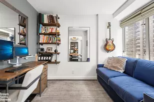 315 W 70th St, New York City, NY 10023 - Photo 7