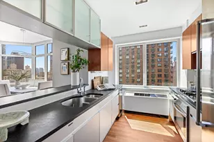 300 E 55th St, New York City, NY 10022 - Photo 7