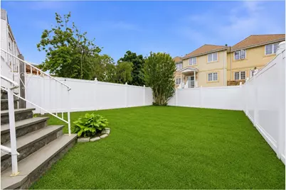 916 Clarence Avenue, New York City, NY 10465 - Photo 21