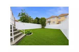 916 Clarence Ave, New York City, NY 10465 - Photo 21