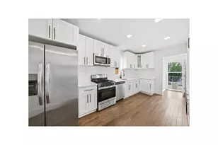 916 Clarence Ave, New York City, NY 10465 - Photo 9