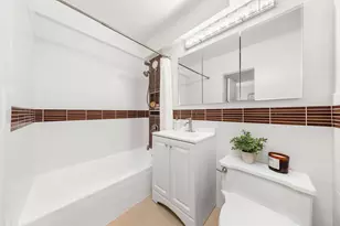 301 E 48th St, New York City, NY 10017 - Photo 5