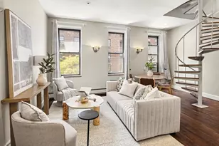 161 W 71st St, New York City, NY 10023 - Photo 3