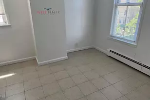 23-62 37th St, New York City, NY 11105 - Photo 9