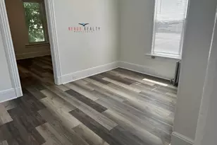 23-62 37th St, New York City, NY 11105 - Photo 7