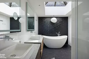 22 W 66th St, New York City, NY 10023 - Photo 25