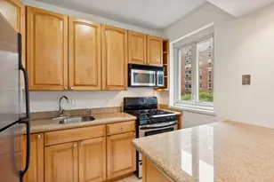 333 W 57th St, New York, NY 10019 - Photo 3