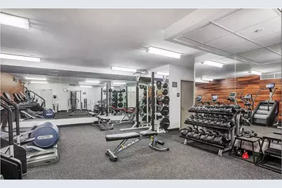 21-45 44th Drive #4I, New York City, NY 11101 - Photo 9