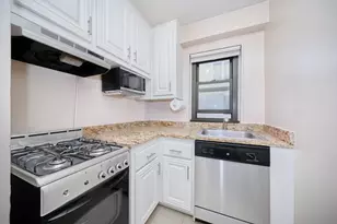 220 E 57th St, New York City, NY 10022 - Photo 15