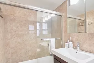 220 E 57th St, New York City, NY 10022 - Photo 15