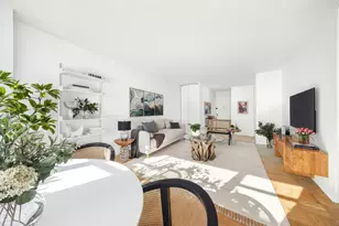 220 E 57th St, New York City, NY 10022 - Photo 3
