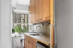 227 E 57th St, New York City, NY 10022 - Photo 7