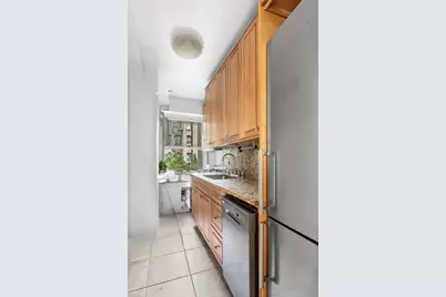 227 E 57th Street #5-D, New York City, NY 10022 - Photo 7