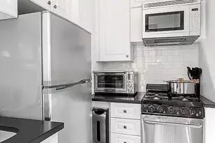 201 W 16th St, New York, NY 10011 - Photo 5