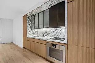 135 E 47th St, New York City, NY 10017 - Photo 1