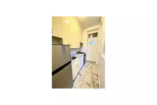 247 E 39th St, New York, NY 10016 - Photo 3