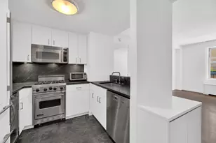 100 W 58th St, New York City, NY 10019 - Photo 5