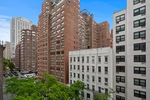 310 E 70th St, New York City, NY 10021 - Photo 11