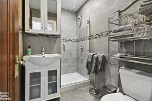 5612 Delafield Ave, New York City, NY 10471 - Photo 17