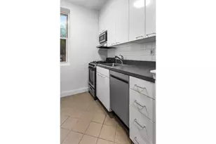 360 W 55th St, New York City, NY 10019 - Photo 5