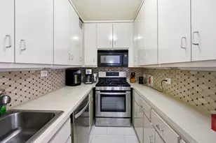 300 E 33rd St, New York City, NY 10016 - Photo 3