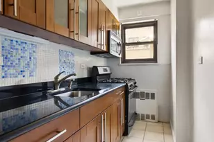 200 E 36th St, New York City, NY 10016 - Photo 3