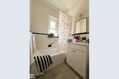85-10 34th Avenue #421, New York City, NY 11372 - Photo 5