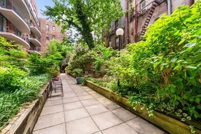 2250 Broadway #5L, New York City, NY 10024 - Photo 11