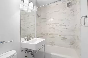 77 W 55th St, New York City, NY 10019 - Photo 11