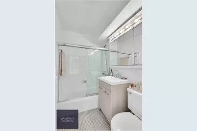220 E 67th Street #4B, New York City, NY 10065 - Photo 3