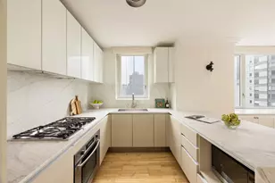 322 W 57th St, New York City, NY 10019 - Photo 5