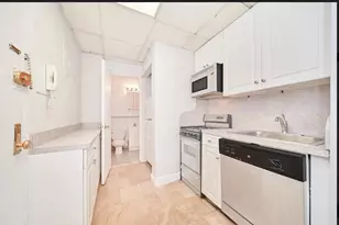331 W 43rd St, New York City, NY 10036 - Photo 5