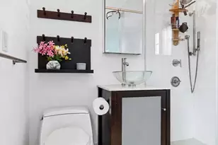 407 W 40th St, New York City, NY 10018 - Photo 9