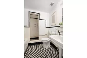 350 W 57th St, New York City, NY 10019 - Photo 7