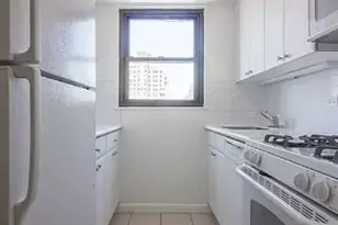 350 W 51st St, New York, NY 10019 - Photo 5